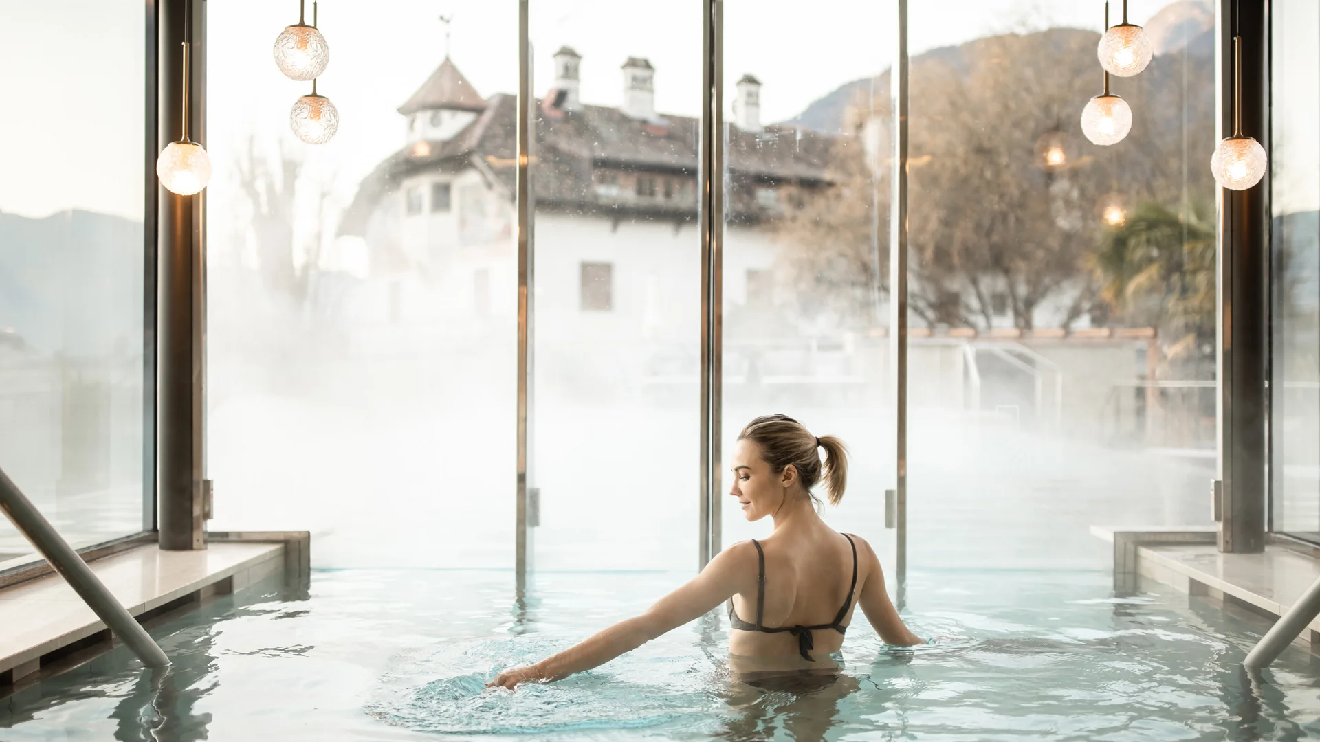 SEELEITEN Lake Spa Hotel: Ihr Wellnesshotel in Südtirol Infinity Pool SEELEITEN Kalterer See