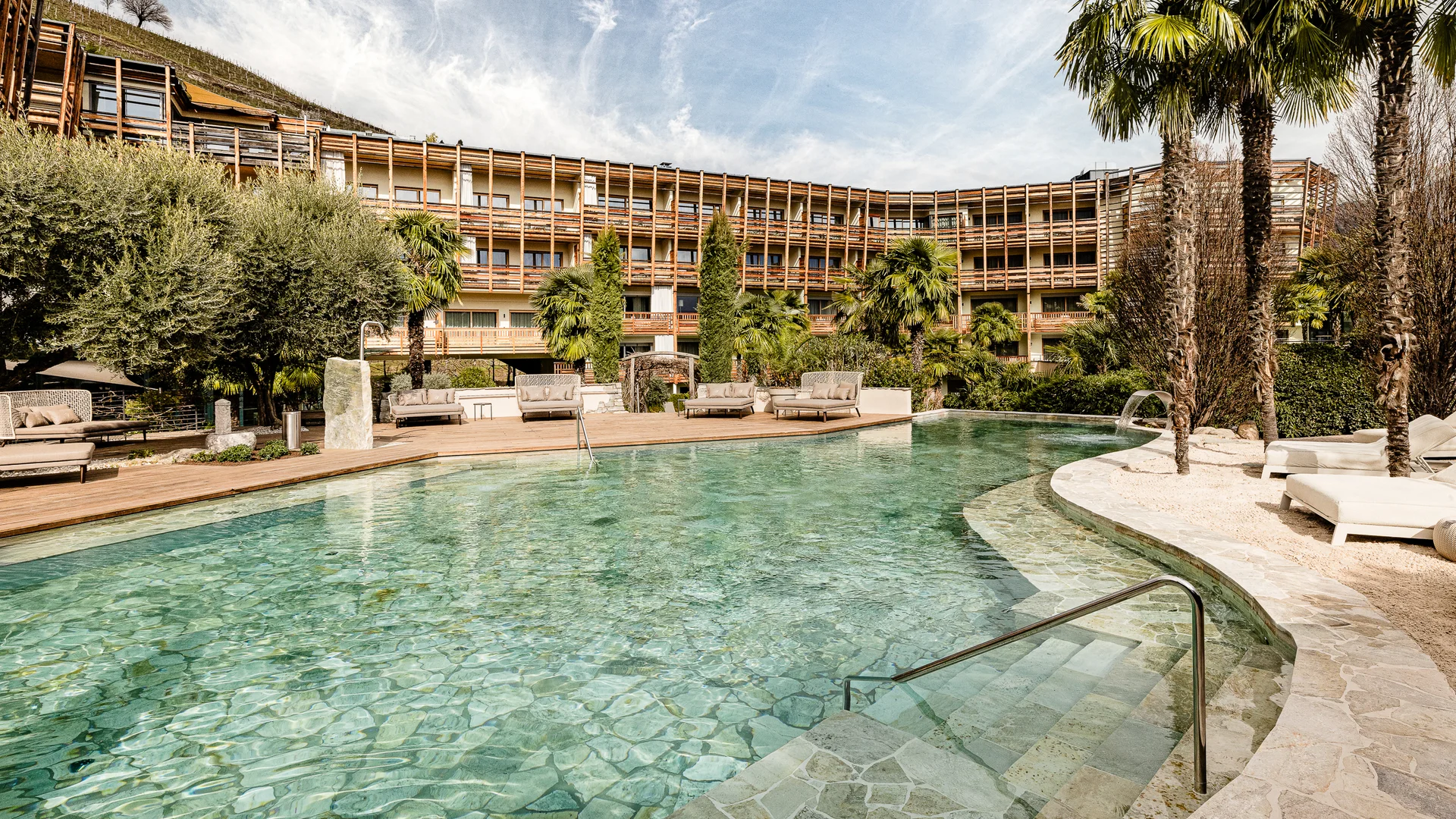 SEELEITEN Lake Spa Hotel: Ihr Wellnesshotel in Südtirol Naturpool Wellnesshotel Südtirol SEELEITEN Lake Spa Hotel